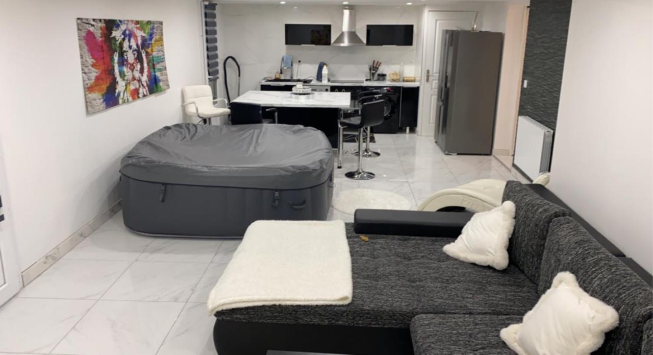 Love Room Givors Luaran gambar