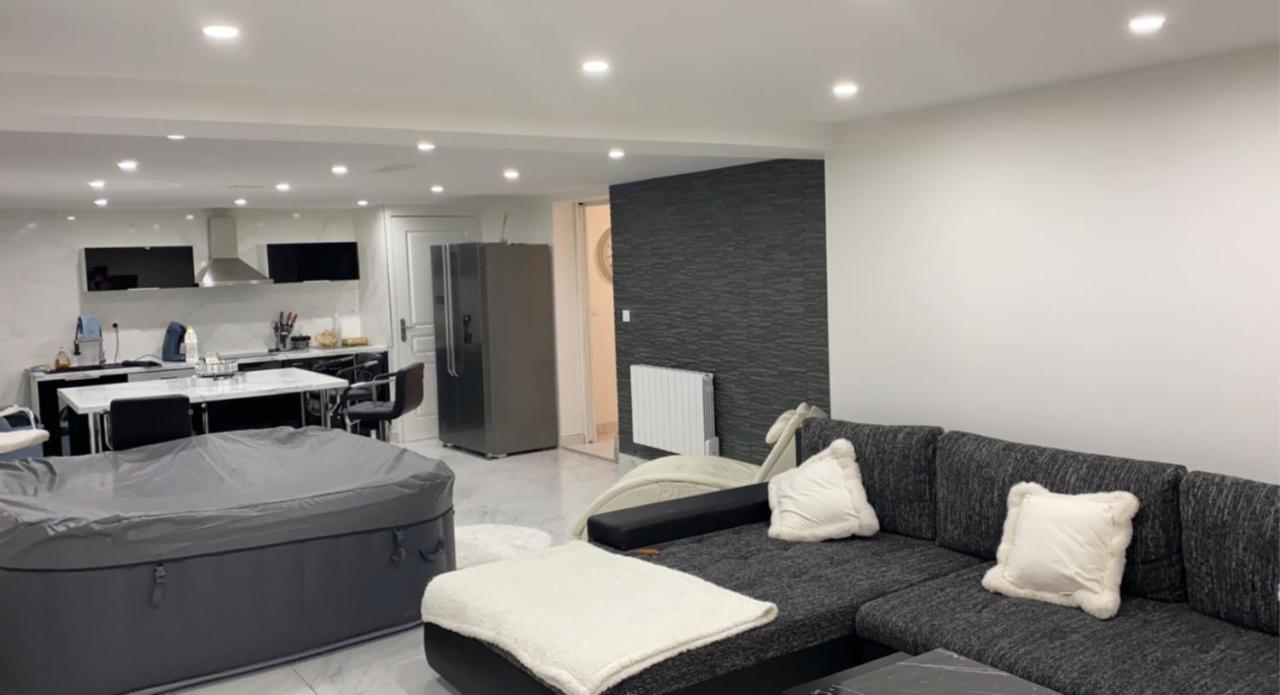 Love Room Givors Luaran gambar