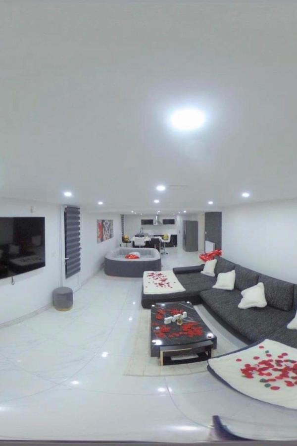 Love Room Givors Luaran gambar