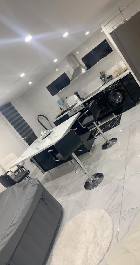 Love Room Givors Luaran gambar