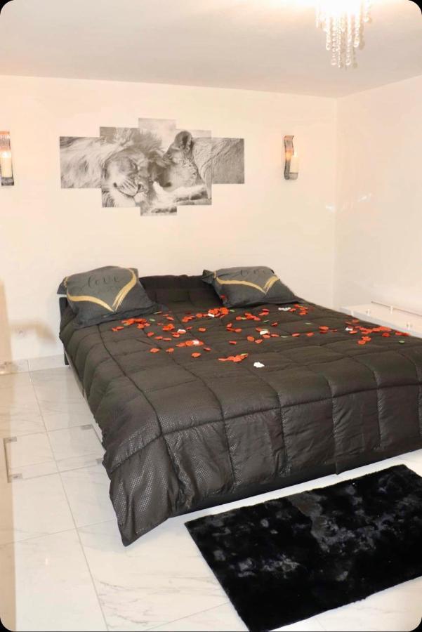 Love Room Givors Luaran gambar